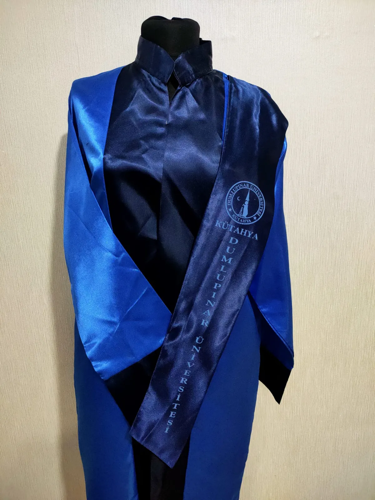 Kütahya Dumlupınar Üniversitesi Mezuniyet Cübbesi